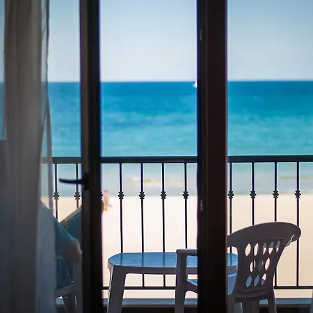 Ξενοδοχείο με διαμερίσματα Rocamar Beach